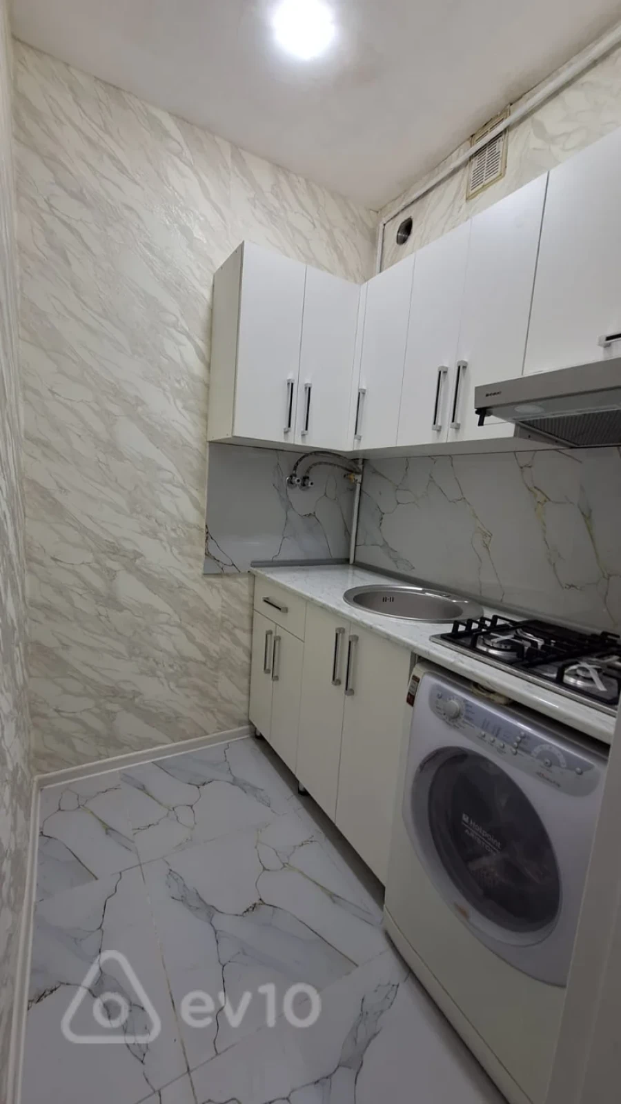 Satılır 2 otaqlı köhnə tikili 65 m²
