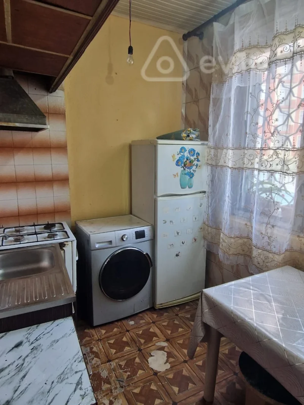 Kirayə verilir 3 otaqlı köhnə tikili 70 m²