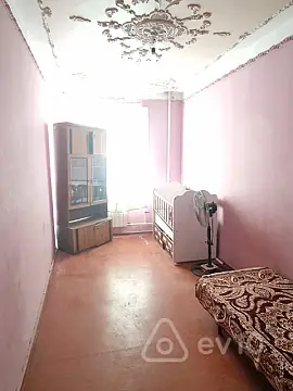 Kirayə verilir 3 otaqlı köhnə tikili 70 m²