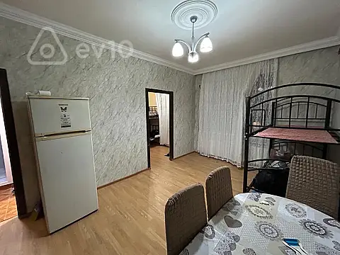 Kirayə verilir 2 otaqlı köhnə tikili 44 m²