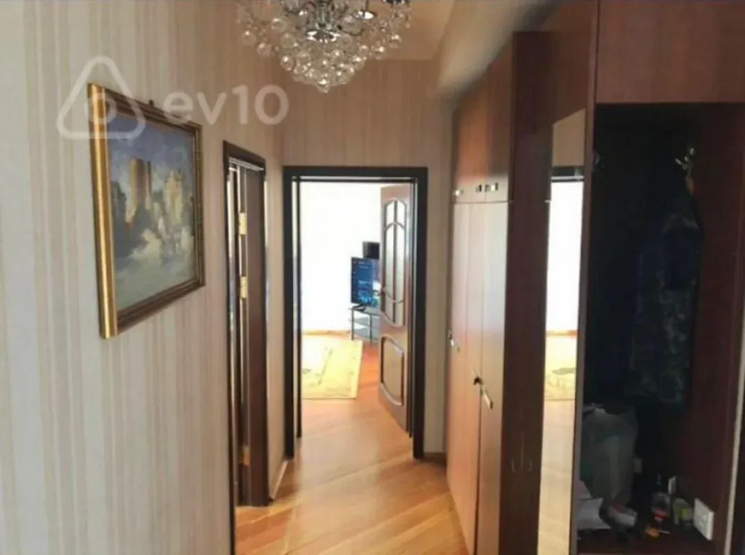 Kirayə verilir 2 otaqlı yeni tikili 80 m²