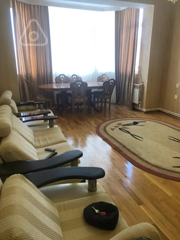 Kirayə verilir 3 otaqlı yeni tikili 120 m²