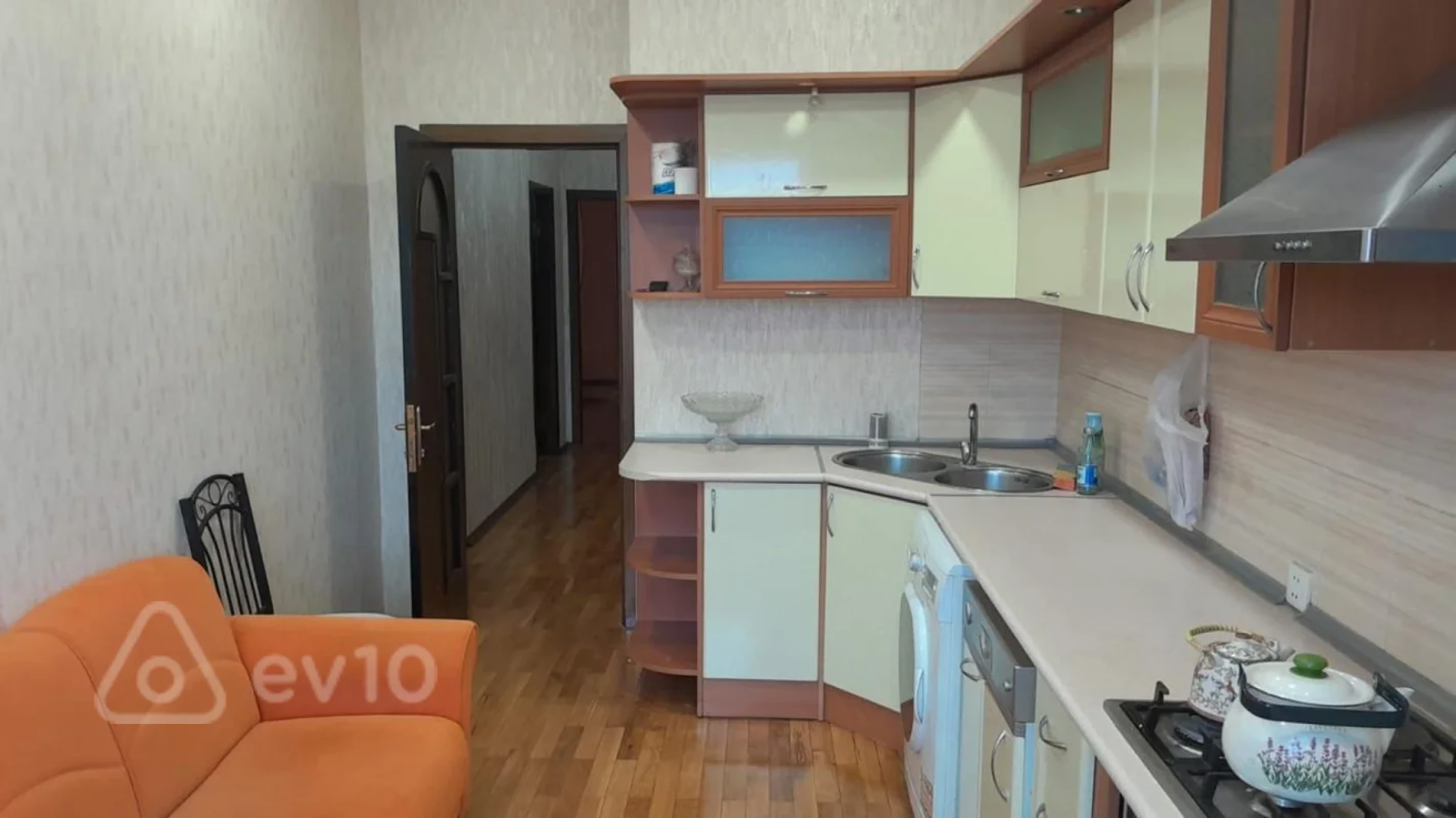 Kirayə verilir 3 otaqlı yeni tikili 120 m²