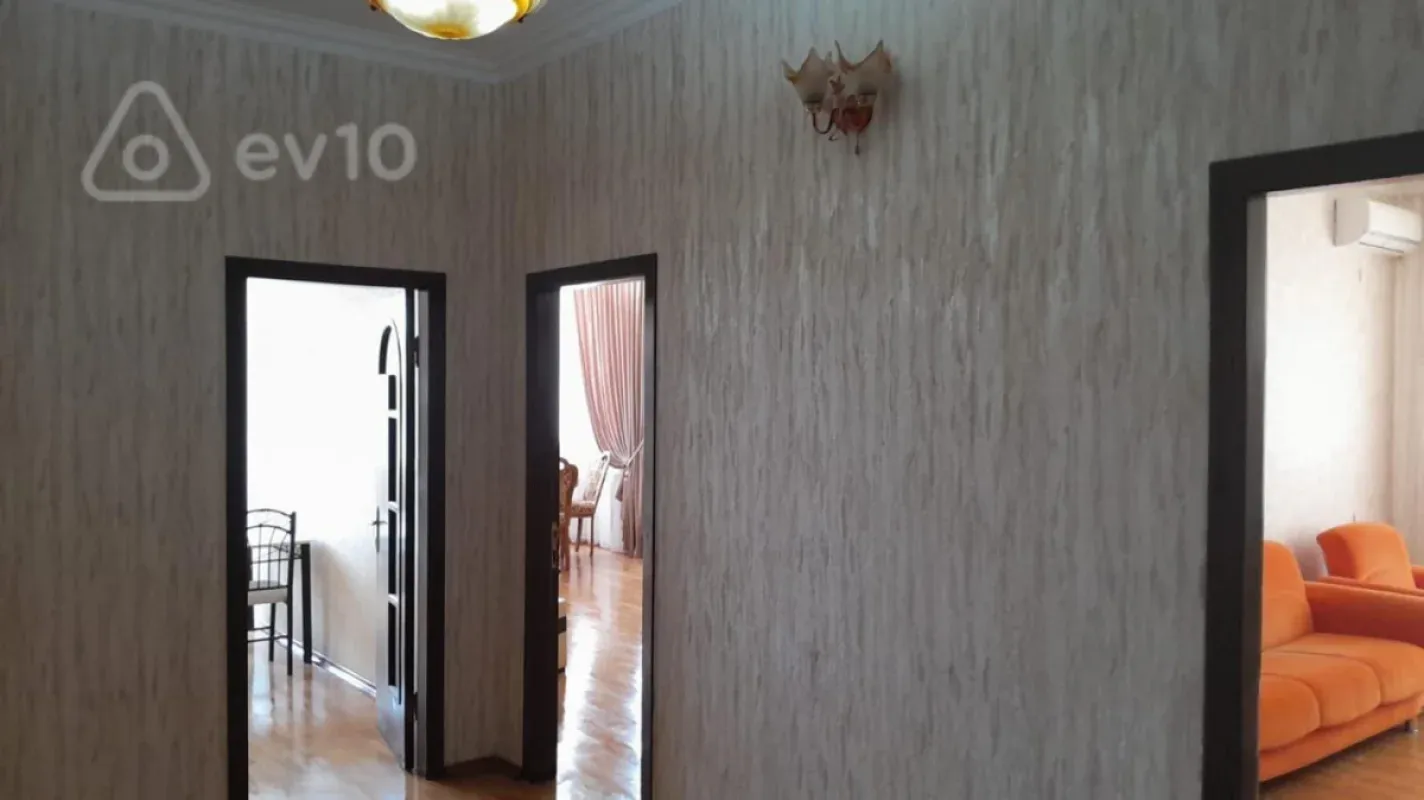 Kirayə verilir 3 otaqlı yeni tikili 120 m²