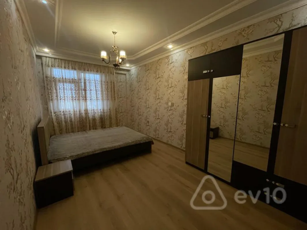 Kirayə verilir 3 otaqlı yeni tikili 120 m²