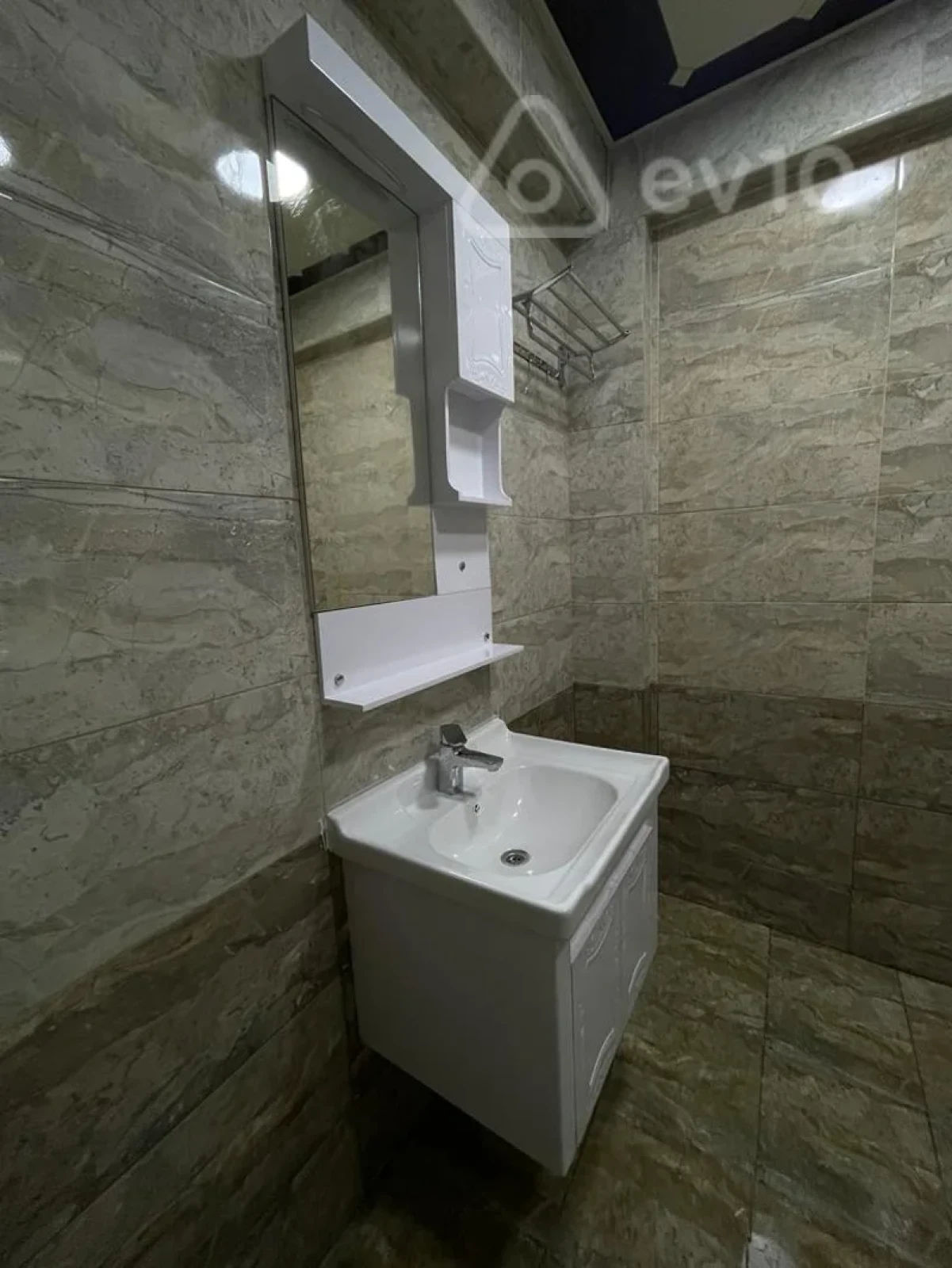 Kirayə verilir 3 otaqlı yeni tikili 120 m²
