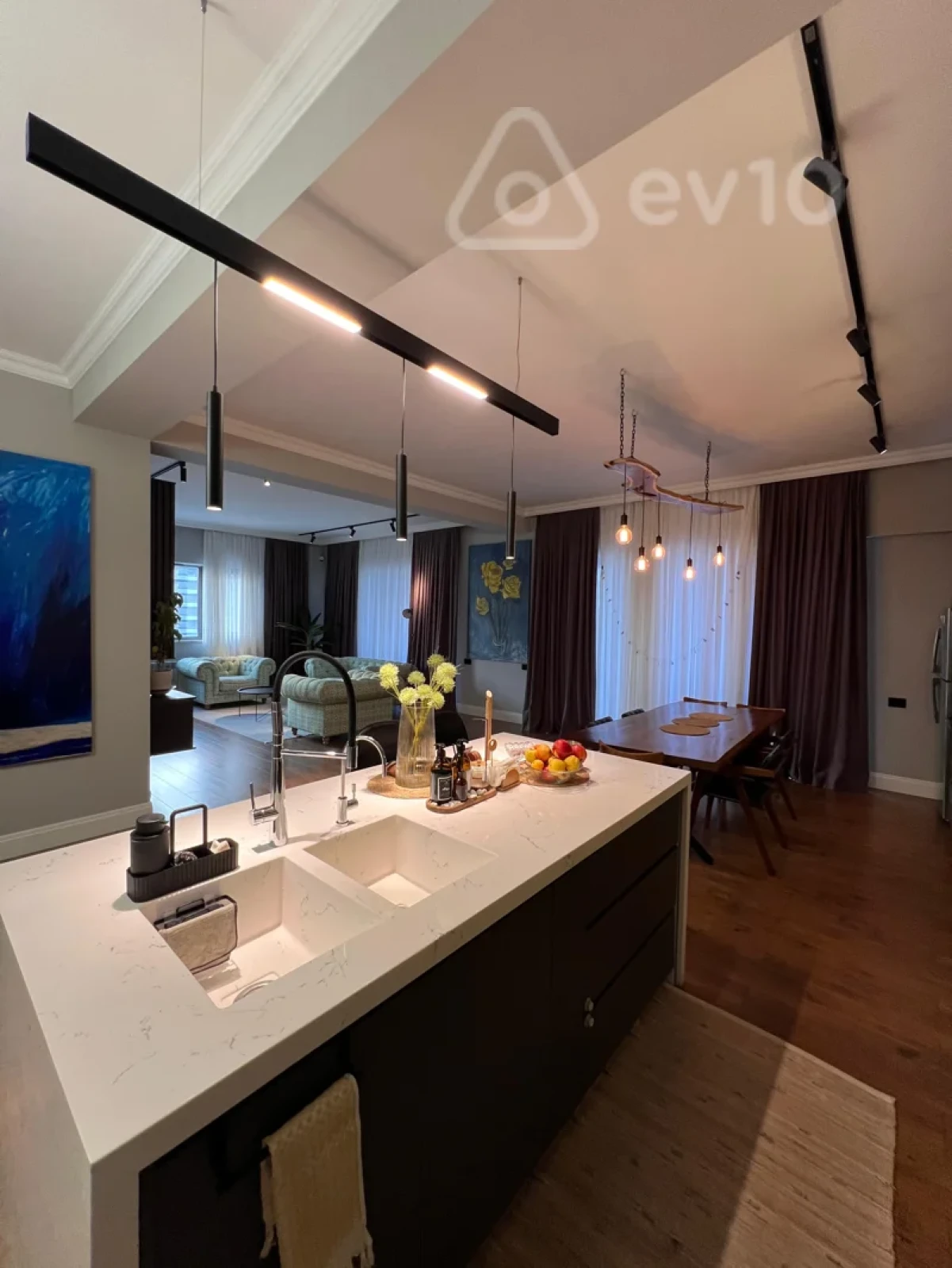 Kirayə verilir 3 otaqlı yeni tikili 157 m²