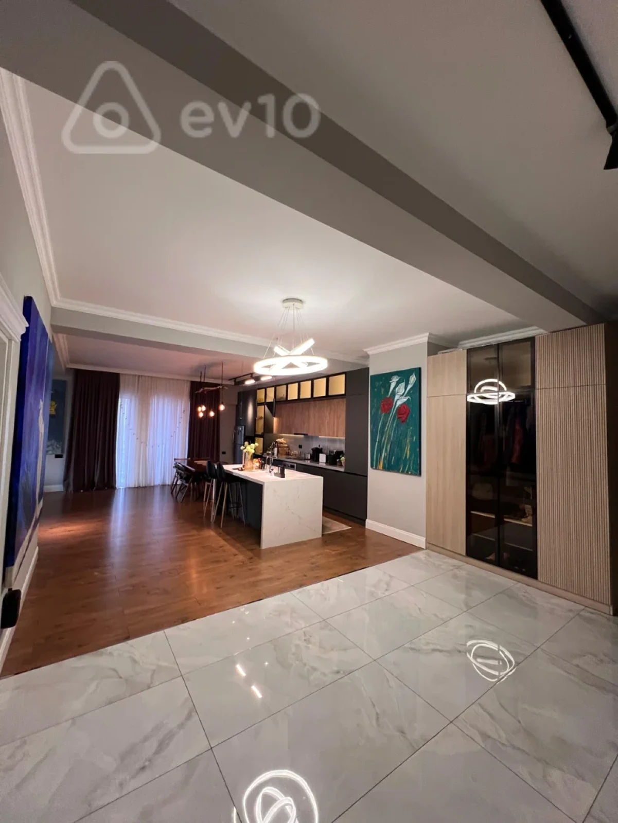 Kirayə verilir 3 otaqlı yeni tikili 157 m²