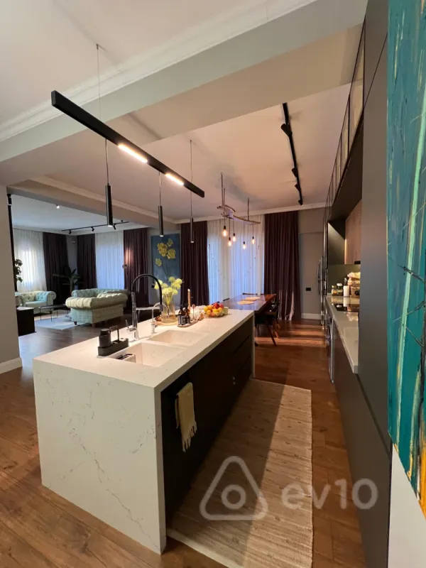 Kirayə verilir 3 otaqlı yeni tikili 157 m²