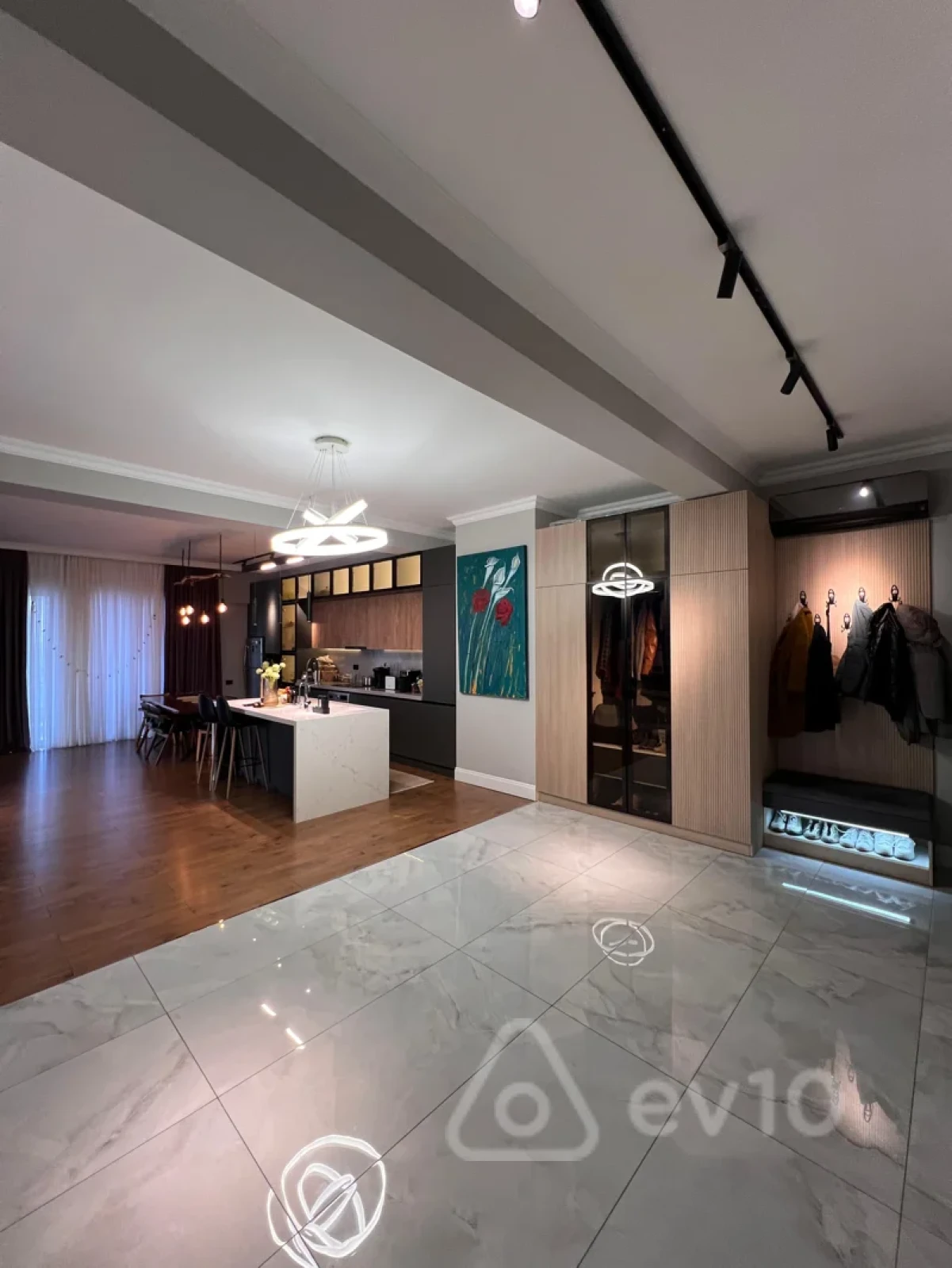 Kirayə verilir 3 otaqlı yeni tikili 157 m²