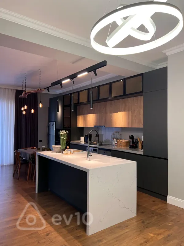 Kirayə verilir 3 otaqlı yeni tikili 157 m²