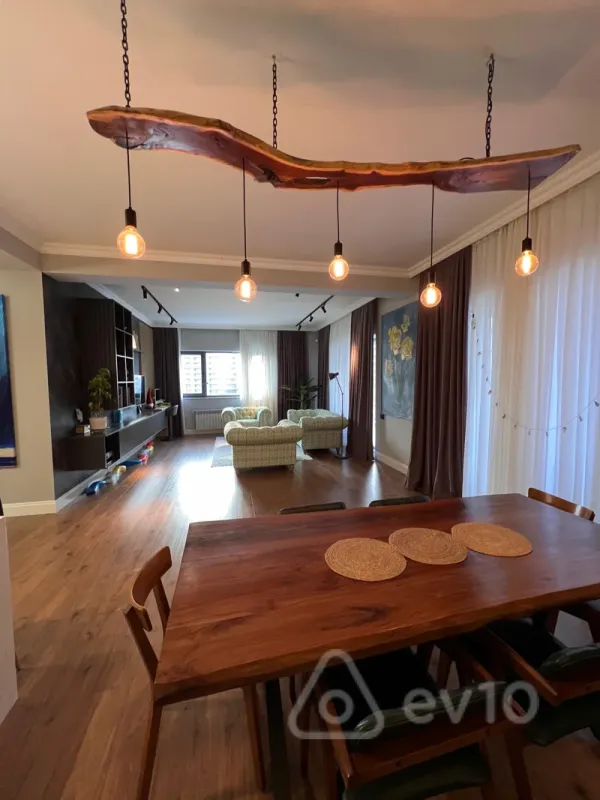 Kirayə verilir 3 otaqlı yeni tikili 157 m²