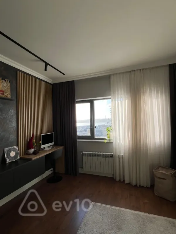 Kirayə verilir 3 otaqlı yeni tikili 157 m²
