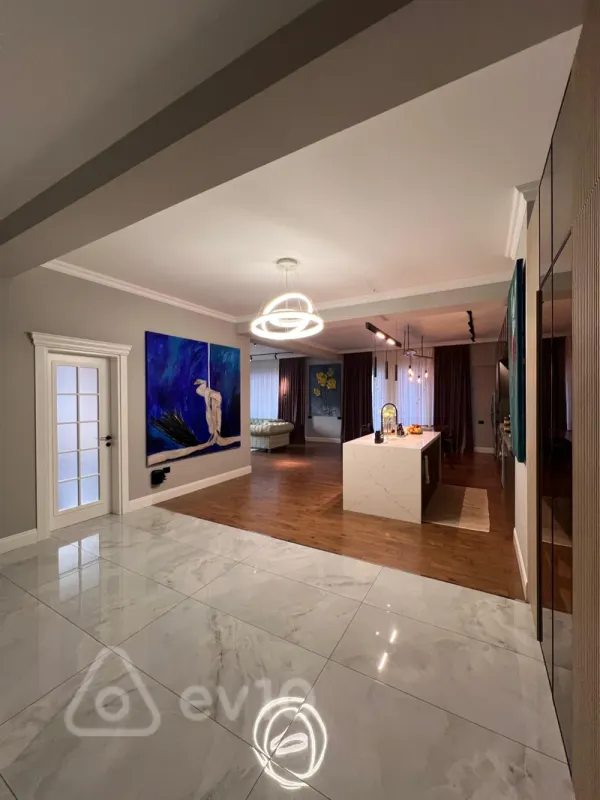 Kirayə verilir 3 otaqlı yeni tikili 157 m²