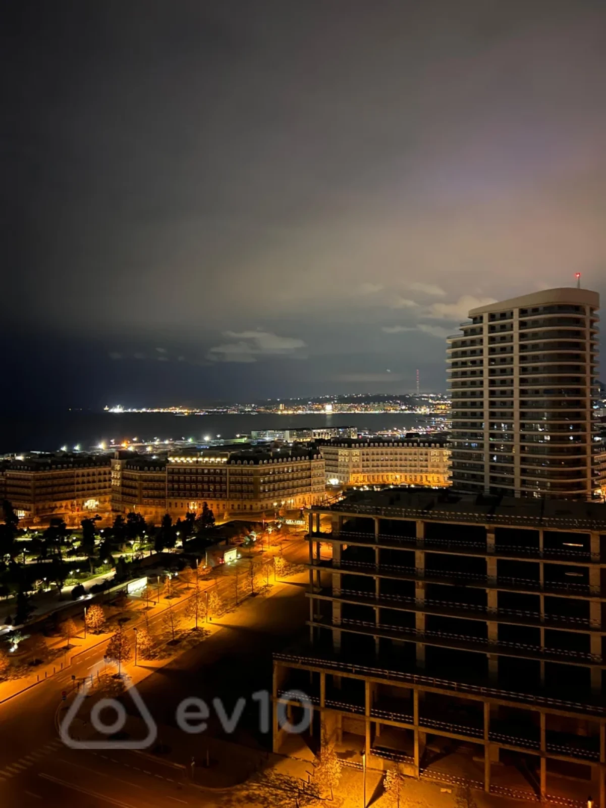 Kirayə verilir 3 otaqlı yeni tikili 157 m²