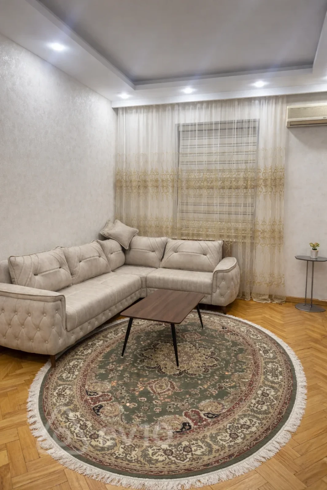 Kirayə verilir 2 otaqlı köhnə tikili 67 m²