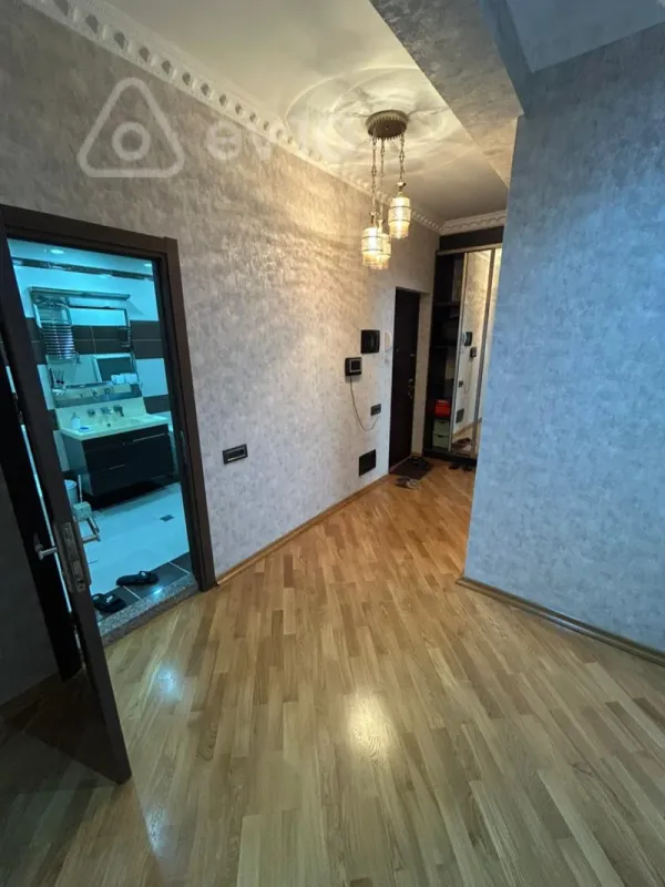 Kirayə verilir 3 otaqlı yeni tikili 100 m²