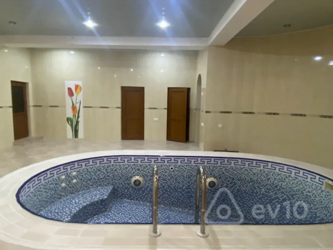 Kirayə verilir 7 otaqlı həyət evi 750 m²