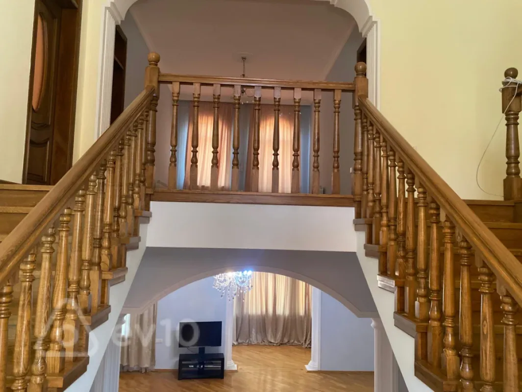 Kirayə verilir 7 otaqlı həyət evi 750 m²