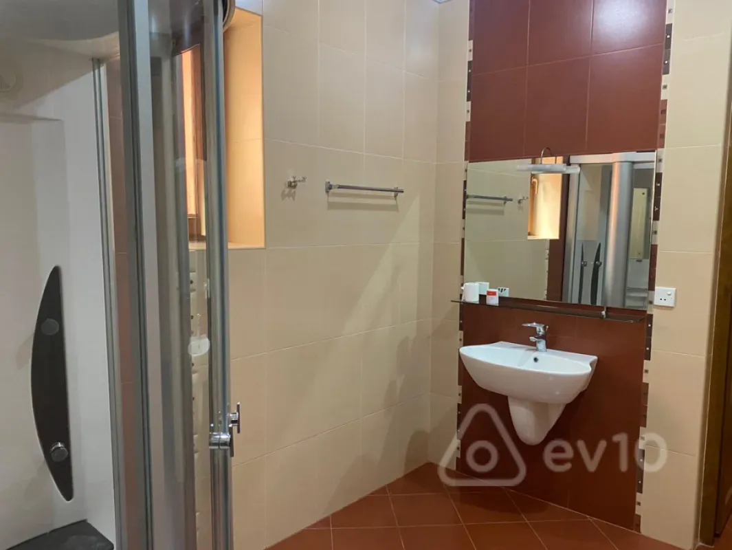 Kirayə verilir 7 otaqlı həyət evi 750 m²