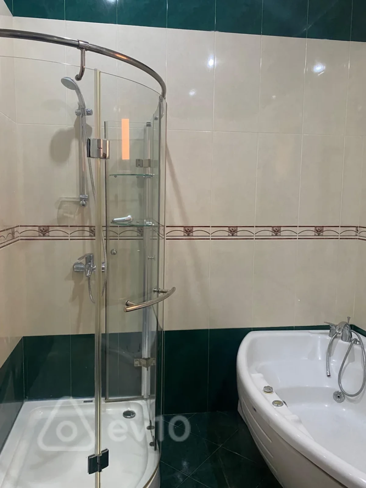 Kirayə verilir 7 otaqlı həyət evi 750 m²