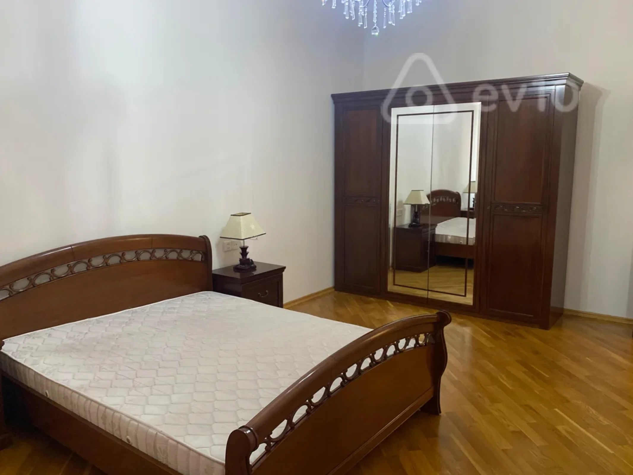 Kirayə verilir 7 otaqlı həyət evi 750 m²