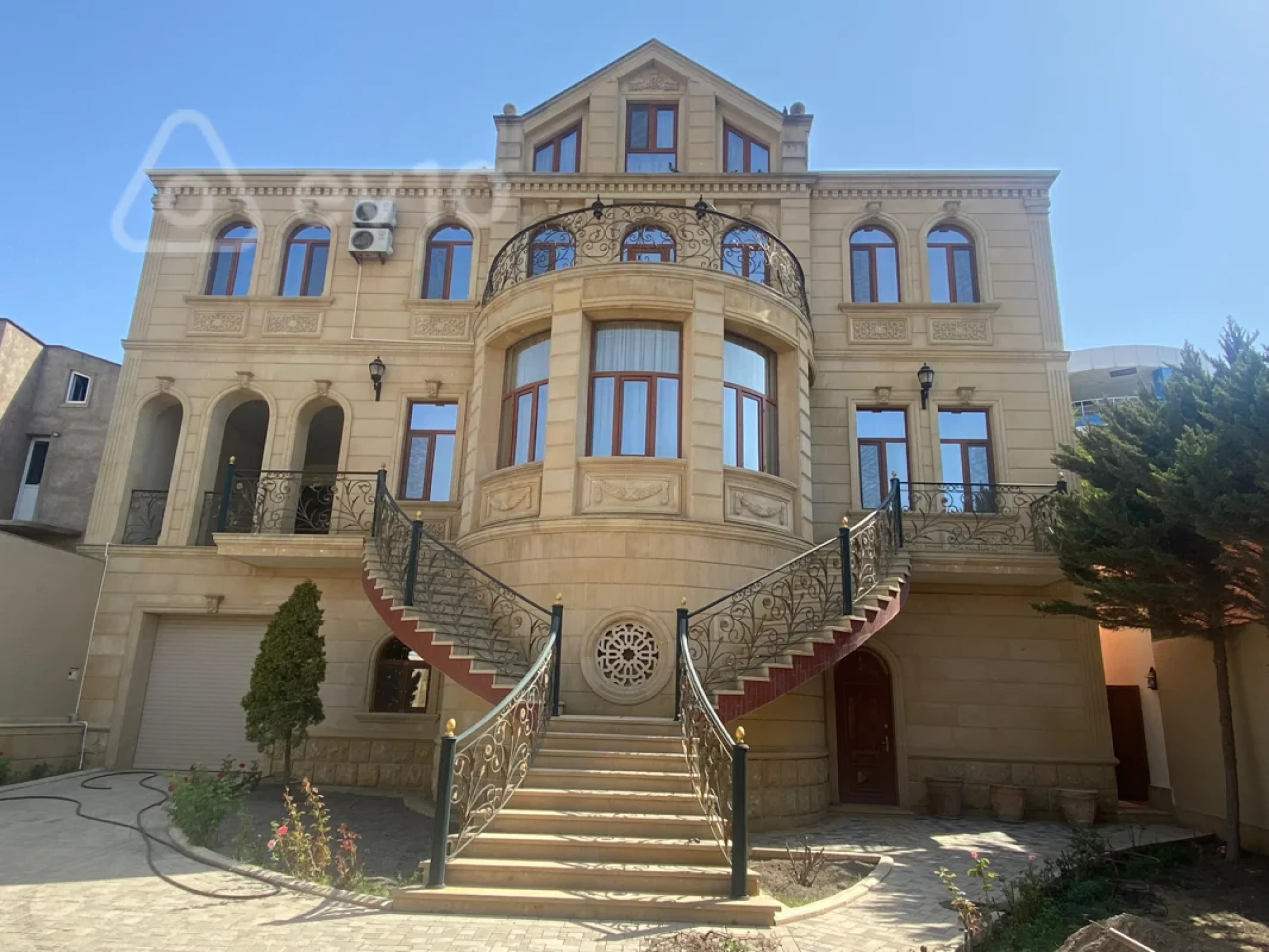 Kirayə verilir 7 otaqlı həyət evi 750 m²