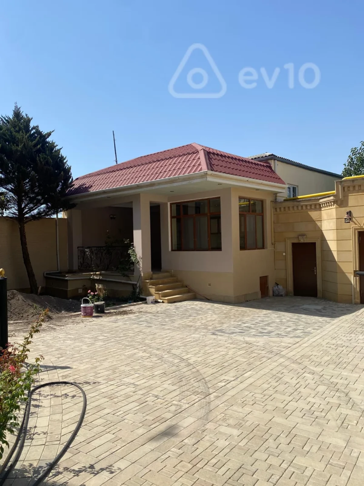 Kirayə verilir 7 otaqlı həyət evi 750 m²