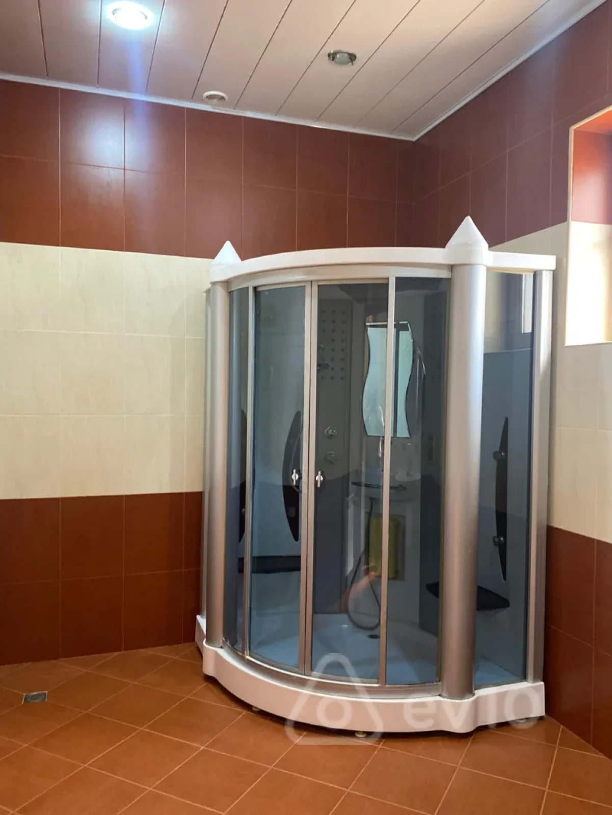 Kirayə verilir 7 otaqlı həyət evi 750 m²