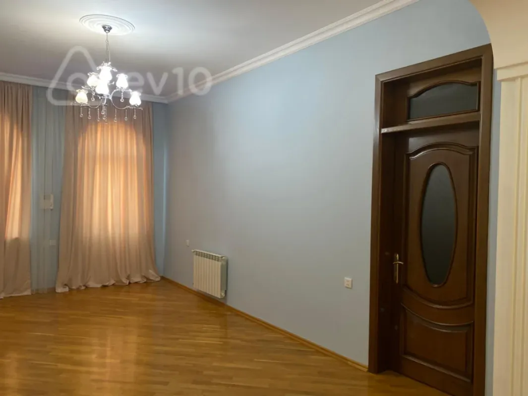 Kirayə verilir 7 otaqlı həyət evi 750 m²
