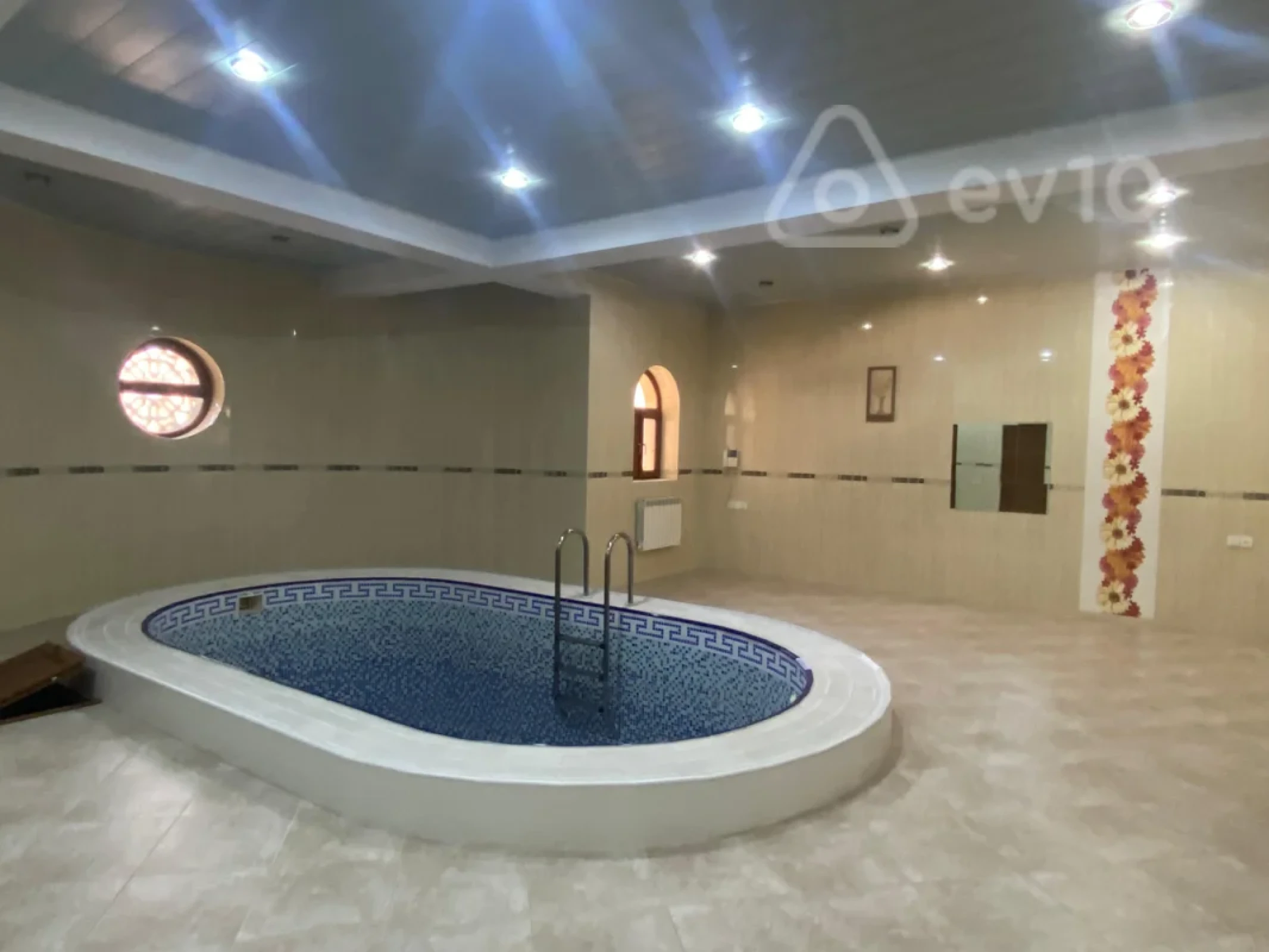 Kirayə verilir 7 otaqlı həyət evi 750 m²