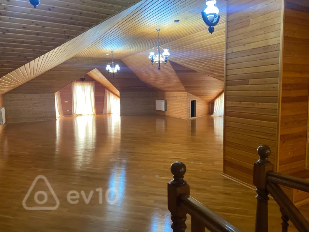 Kirayə verilir 7 otaqlı həyət evi 750 m²