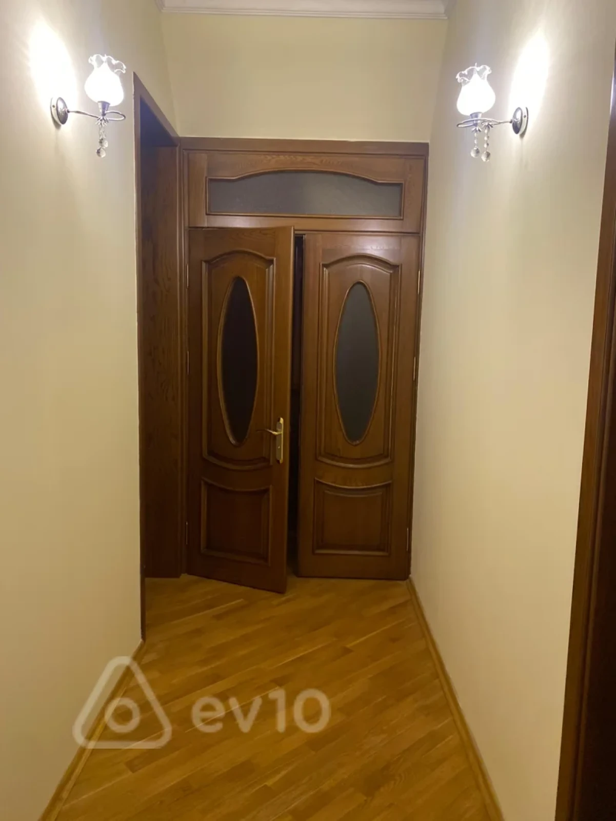 Kirayə verilir 7 otaqlı həyət evi 750 m²