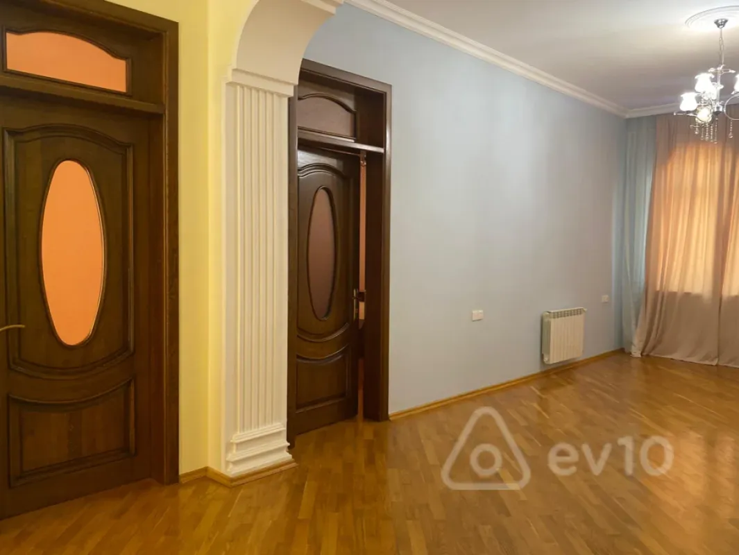 Kirayə verilir 7 otaqlı həyət evi 750 m²
