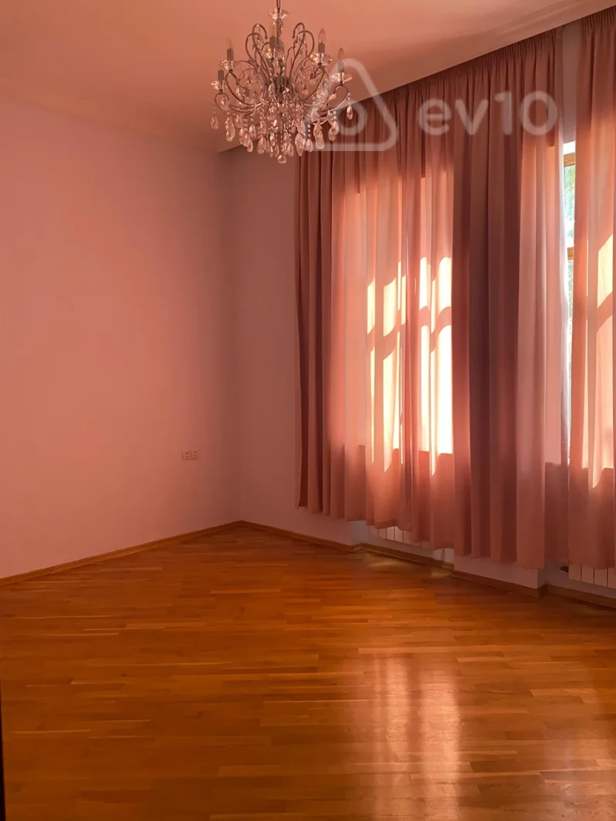 Kirayə verilir 7 otaqlı həyət evi 750 m²