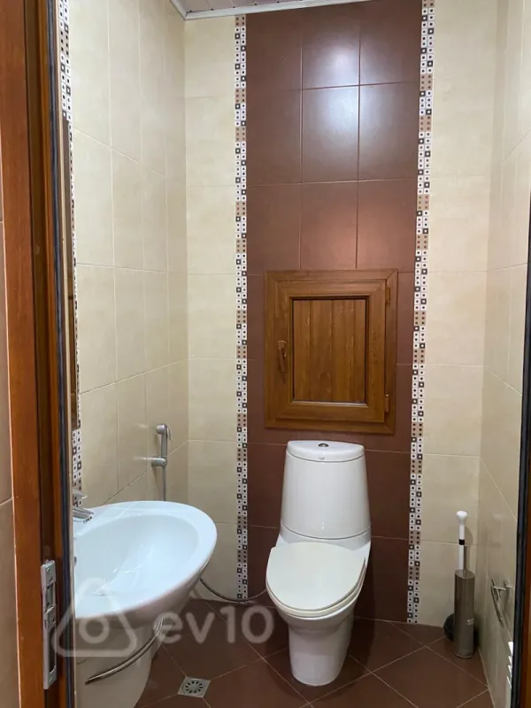 Kirayə verilir 7 otaqlı həyət evi 750 m²