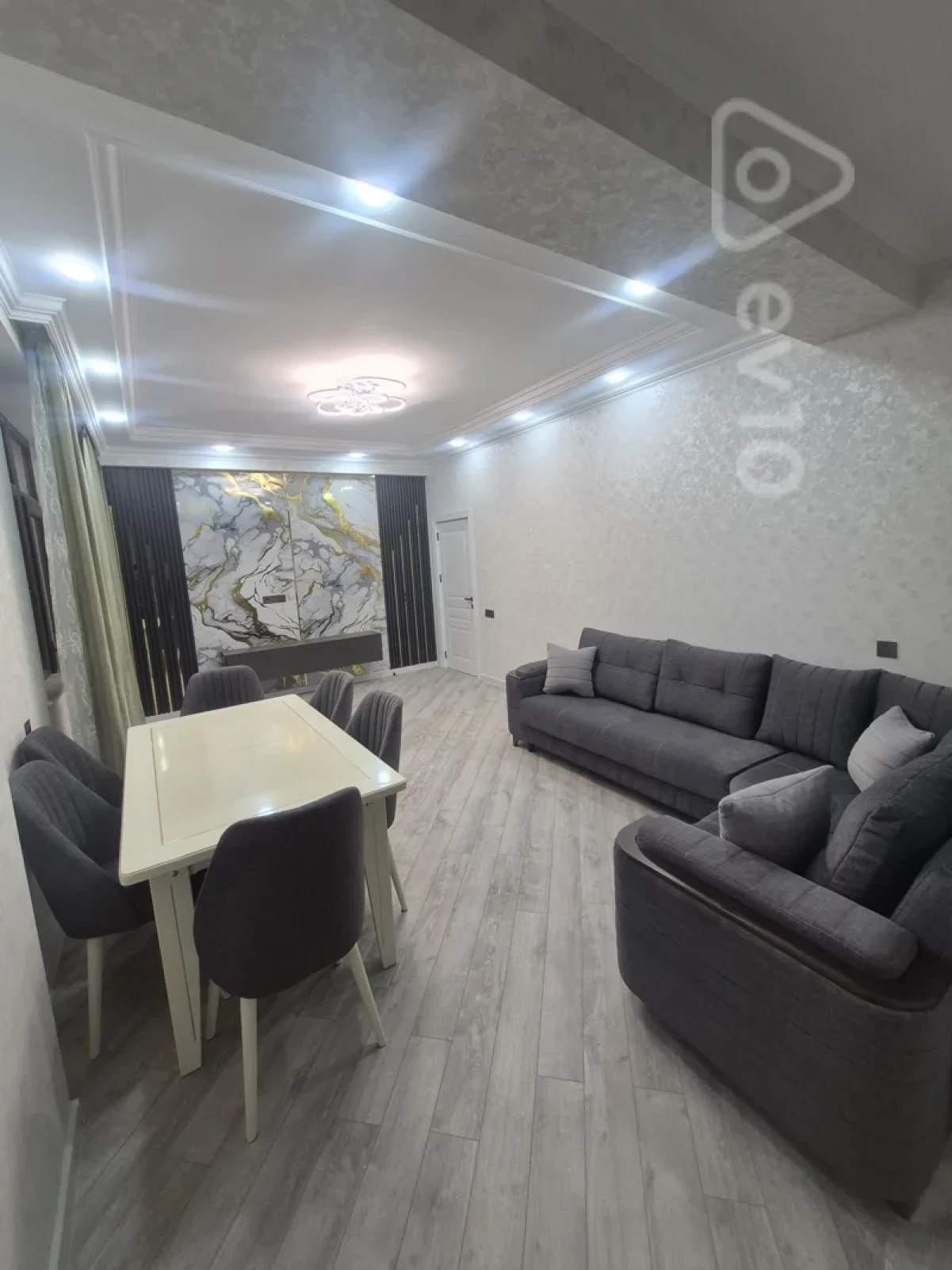 Kirayə verilir 2 otaqlı yeni tikili 90 m²