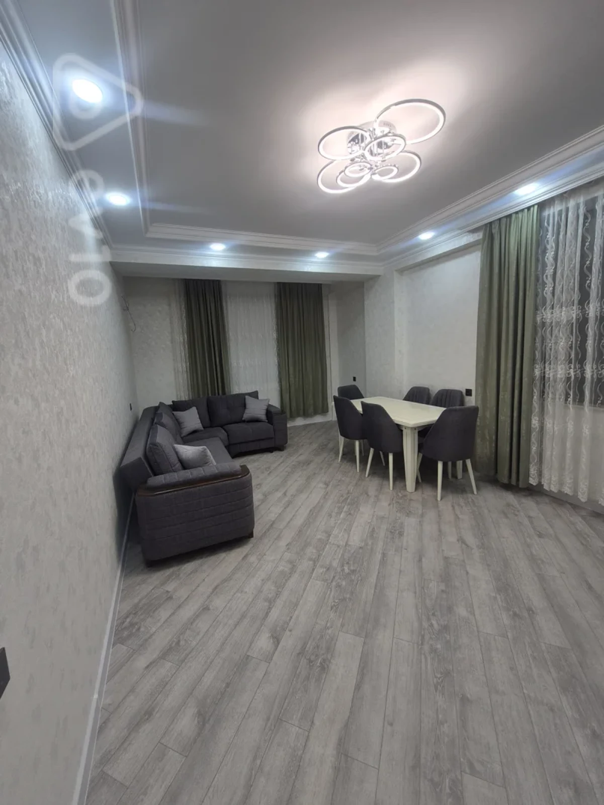 Kirayə verilir 2 otaqlı yeni tikili 90 m²