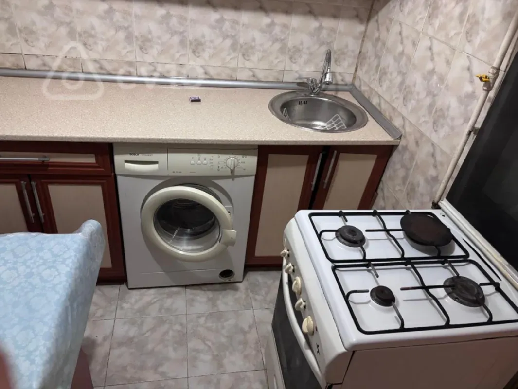 Kirayə verilir 2 otaqlı köhnə tikili 60 m²