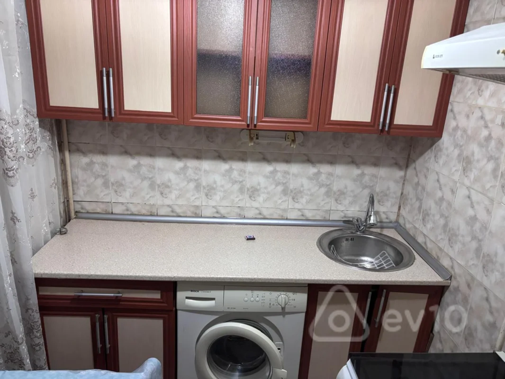 Kirayə verilir 2 otaqlı köhnə tikili 60 m²