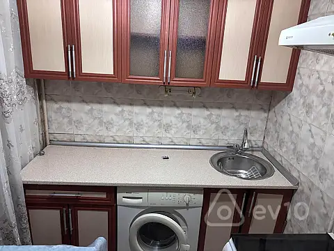 Kirayə verilir 2 otaqlı köhnə tikili 60 m²