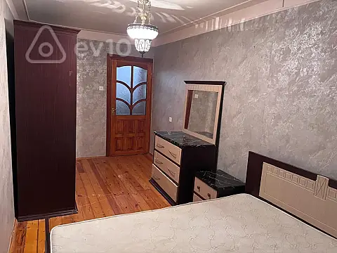 Kirayə verilir 2 otaqlı köhnə tikili 60 m²