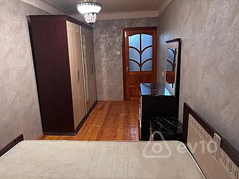 Kirayə verilir 2 otaqlı köhnə tikili 60 m²