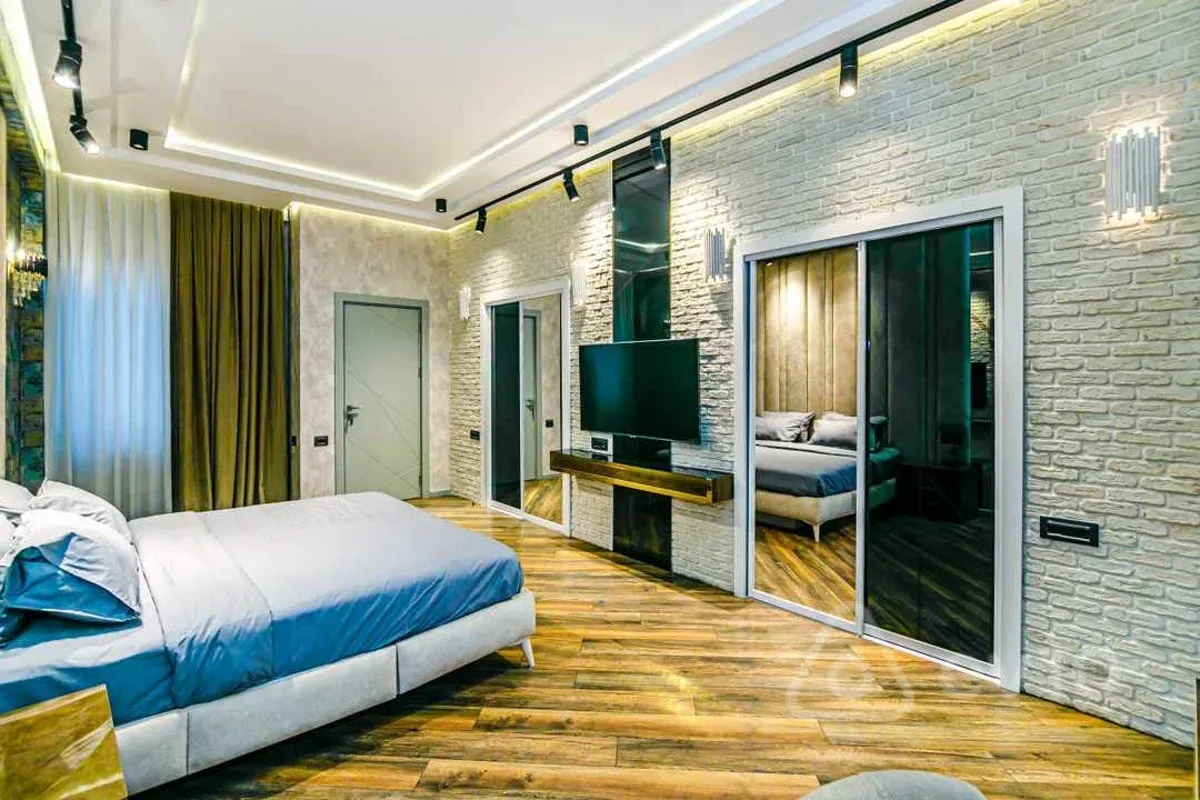 Kirayə verilir 5 otaqlı yeni tikili 245 m²