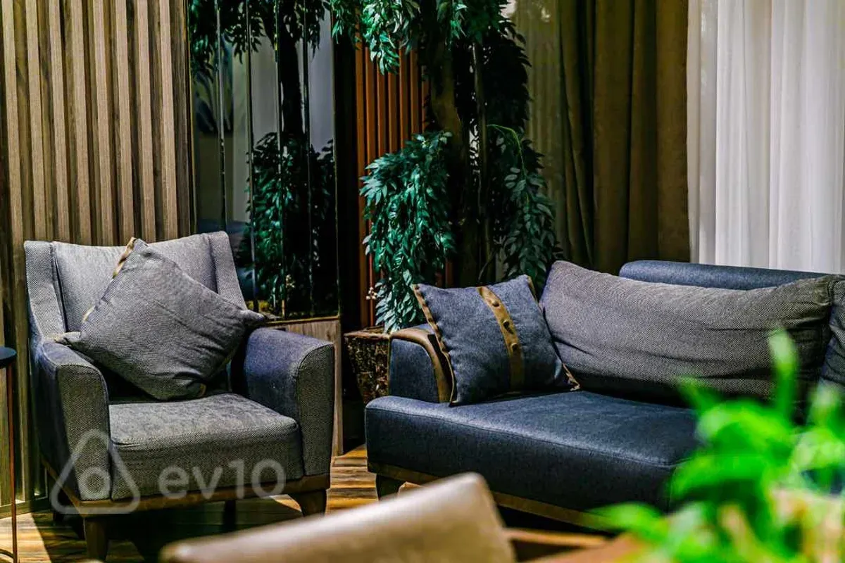 Kirayə verilir 5 otaqlı yeni tikili 245 m²