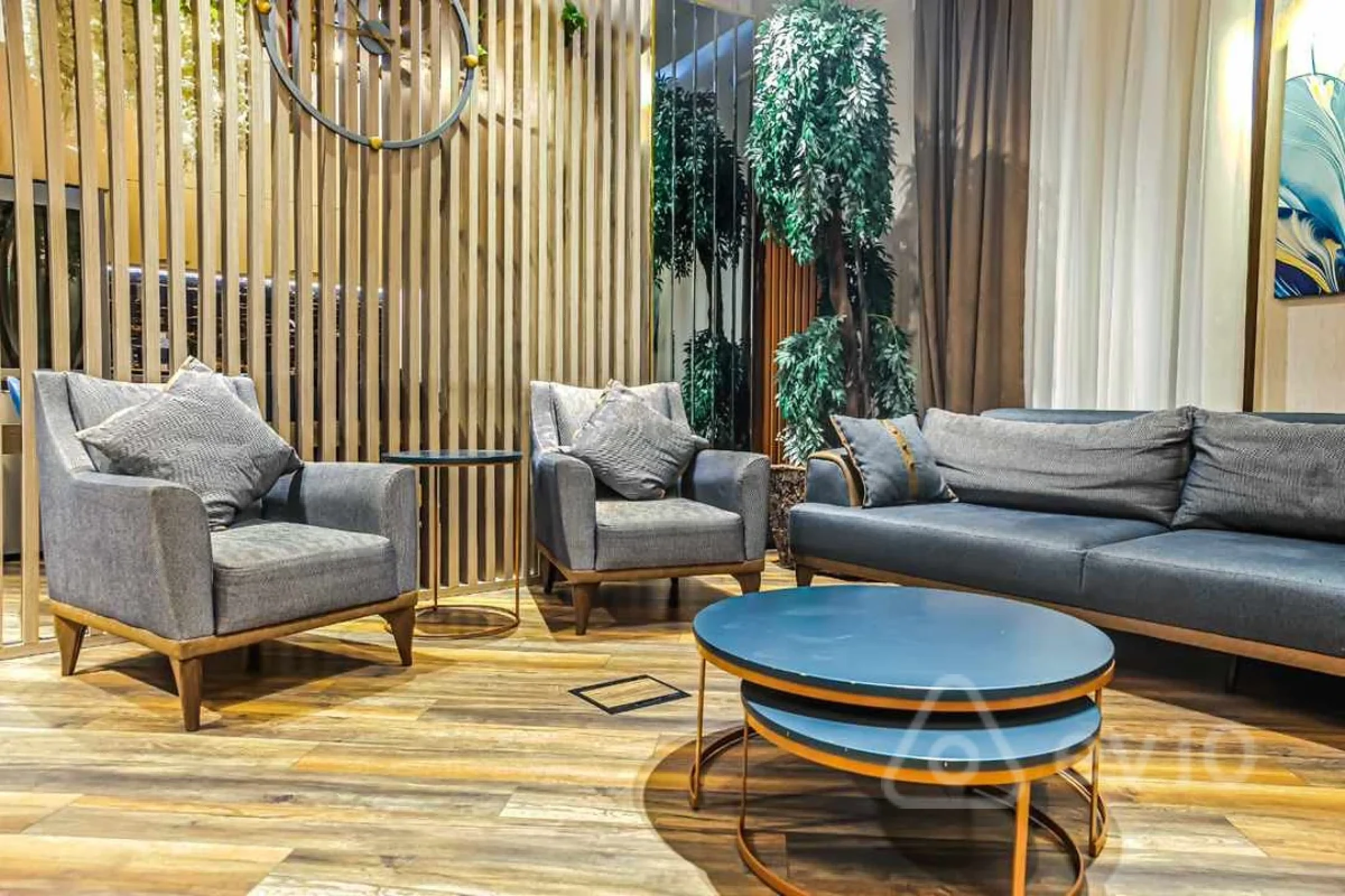 Kirayə verilir 5 otaqlı yeni tikili 245 m²