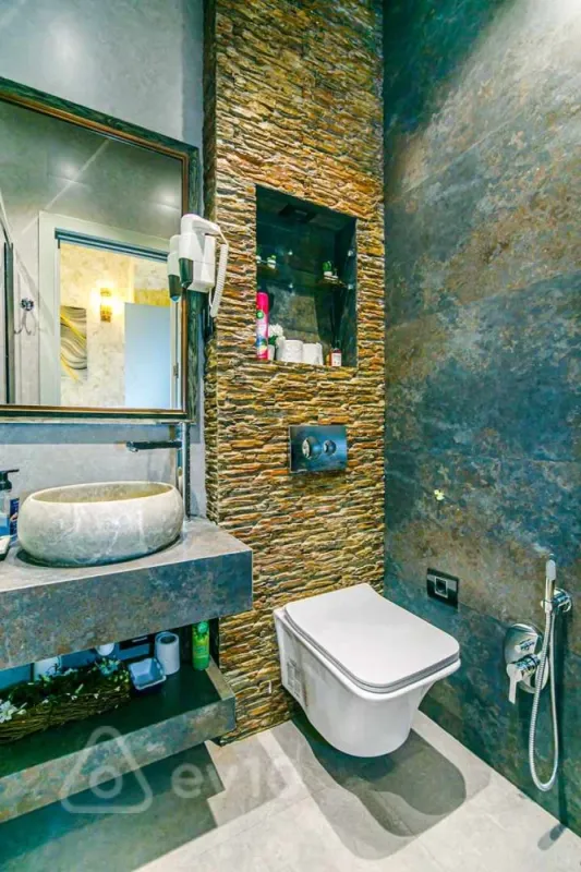 Kirayə verilir 5 otaqlı yeni tikili 245 m²