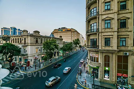 Kirayə verilir 5 otaqlı yeni tikili 245 m²