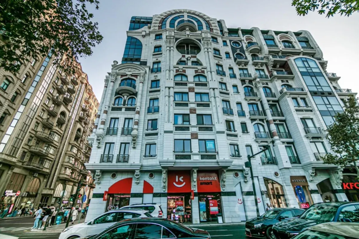 Kirayə verilir 5 otaqlı yeni tikili 245 m²