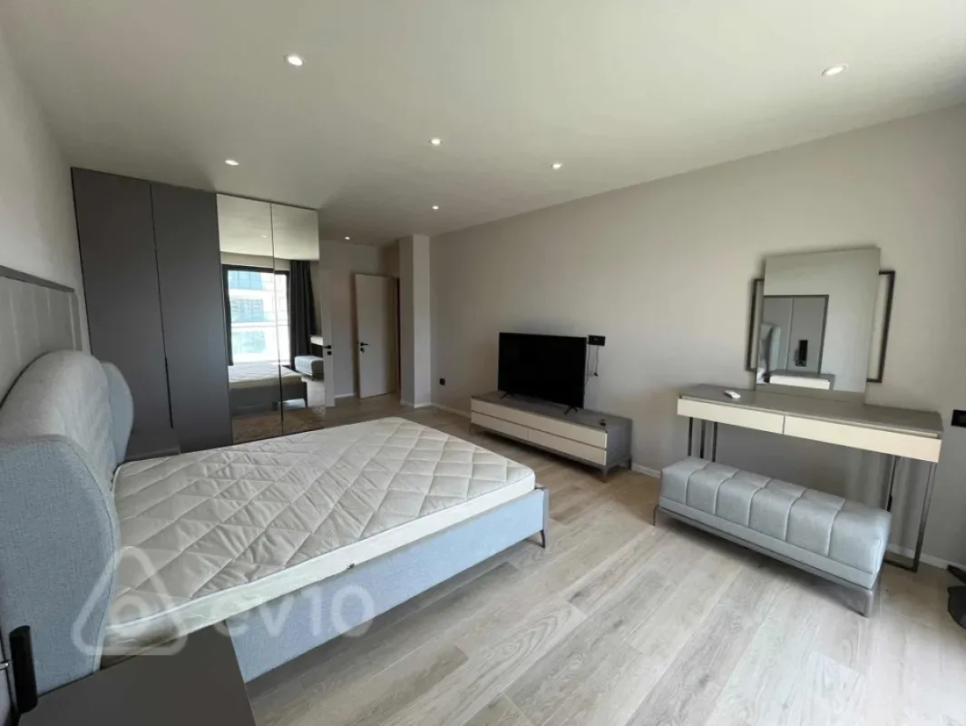 Kirayə verilir 3 otaqlı yeni tikili 160 m²